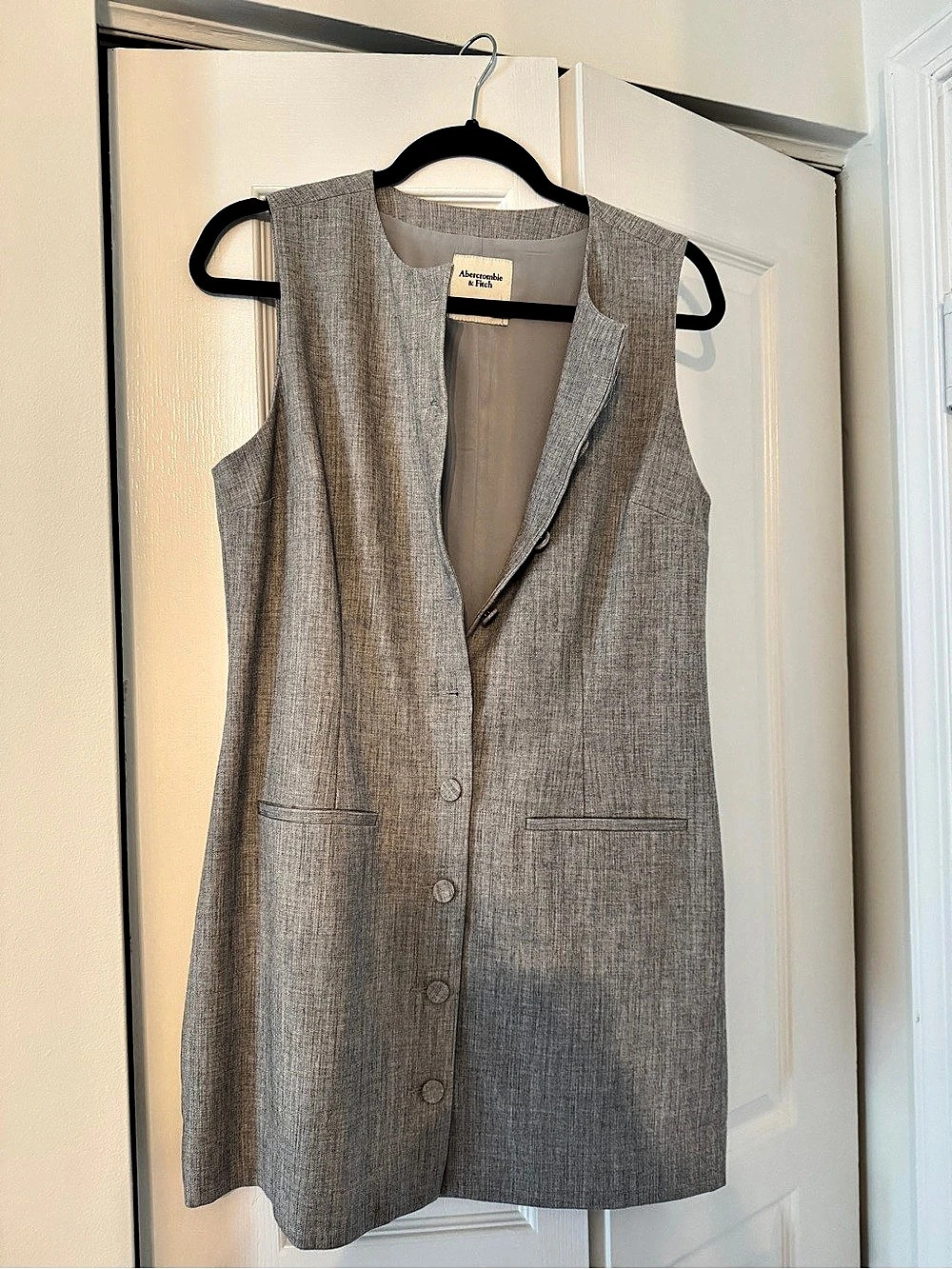 Abercrombie & Fitch Gray Button-Front Vest Size Medium Like New